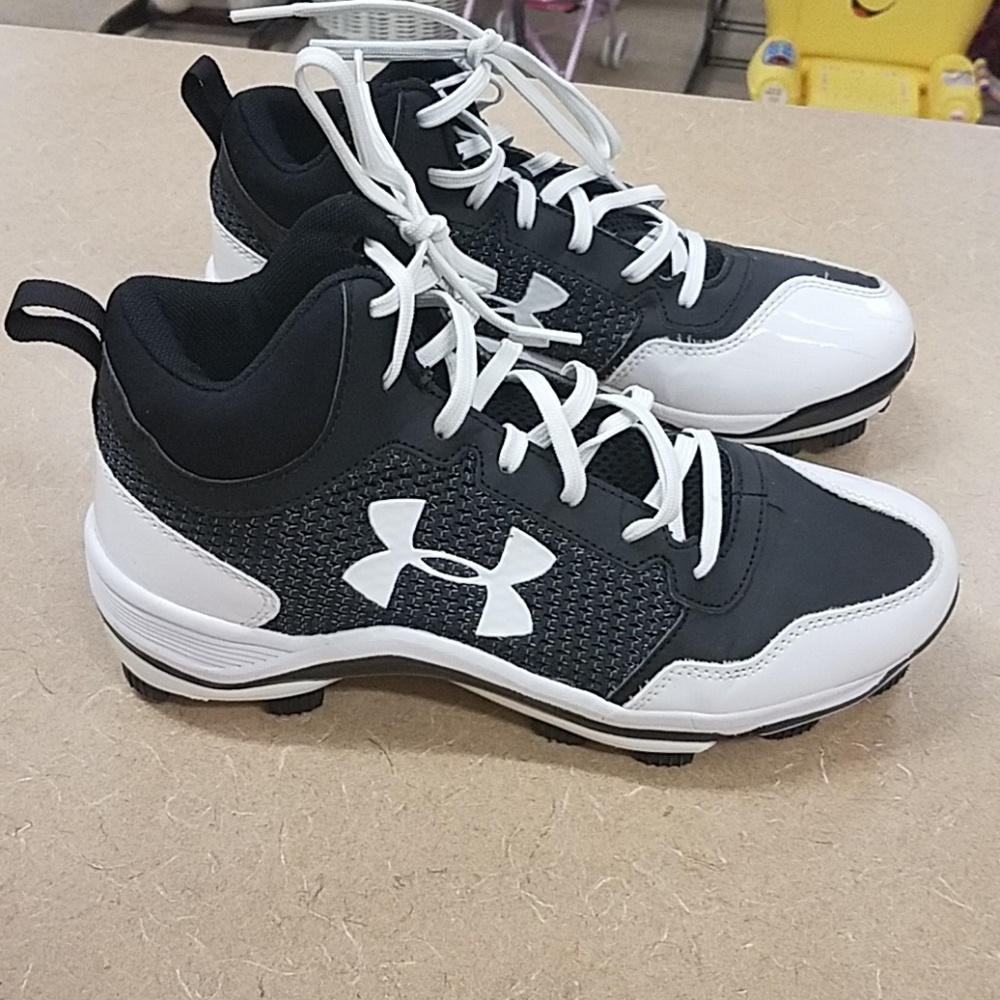 Under Armour baseball mid men's TPU molded cleats